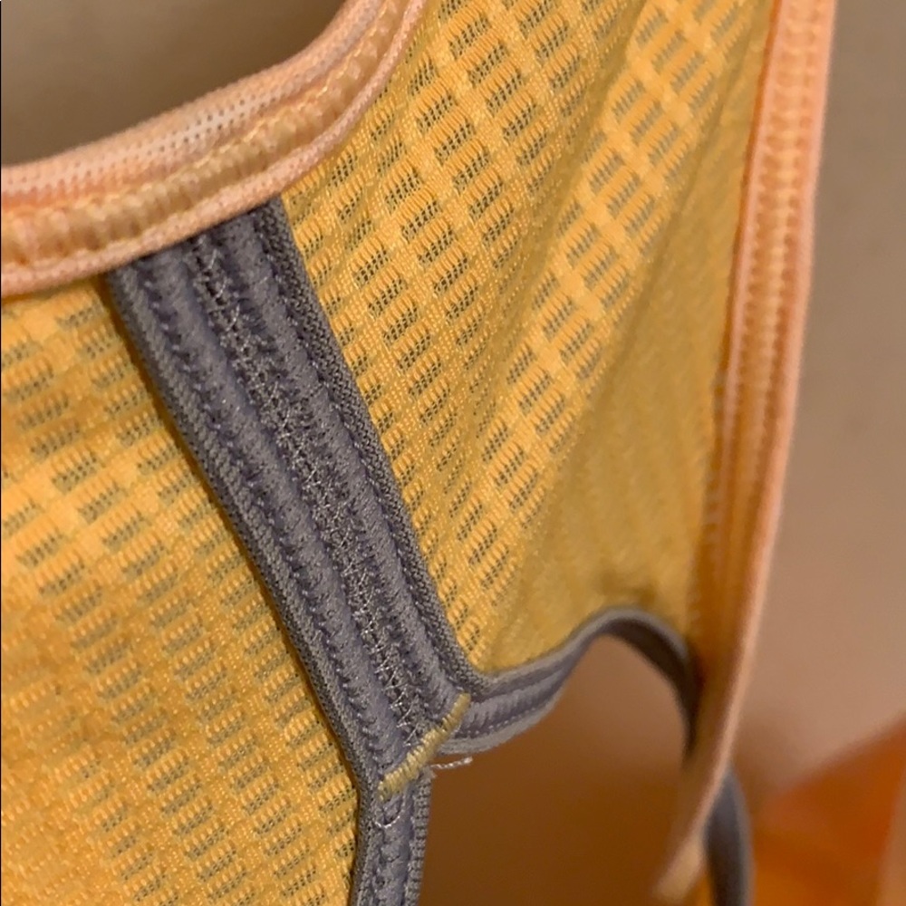 Underarmor Tank top - Picture 4 of 6